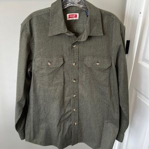 Wrangler Mens M Long Sleeve Workshirt in Olive Green. Like new condition #18
